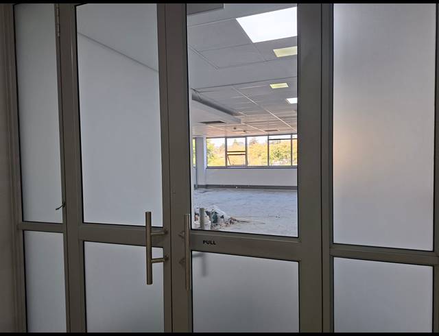 665M² OFFICE TO LET IN MAGALIESSIG